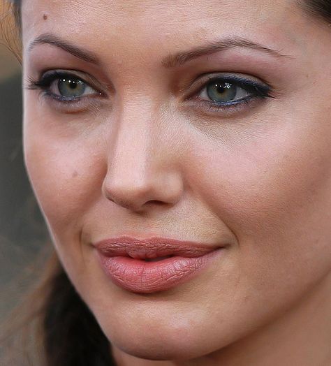 grey/dark blue eye pencil Blue Eye Pencil, Angelina Jolie Eyes, Angelina Jolie Lips, John Voight, Angelina Jolie Makeup, Angelina Jolie Style, Dark Blue Eyes, Grey Eyes, Angelina Jolie Photos