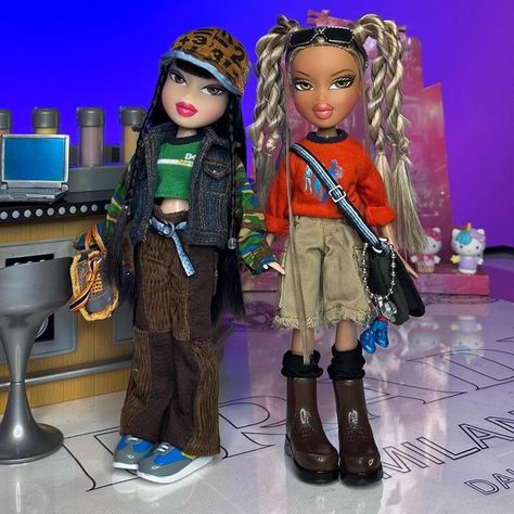 Bratz Doll Denim Outfit, Jade Bratz Outfits, Bratz Dolls Jade Outfit, Bratz Restyle, Bratz Outfits, Bratz Fashion, Bratz Aesthetic, Bratz Doll Outfits, Bratz Inspired Outfits