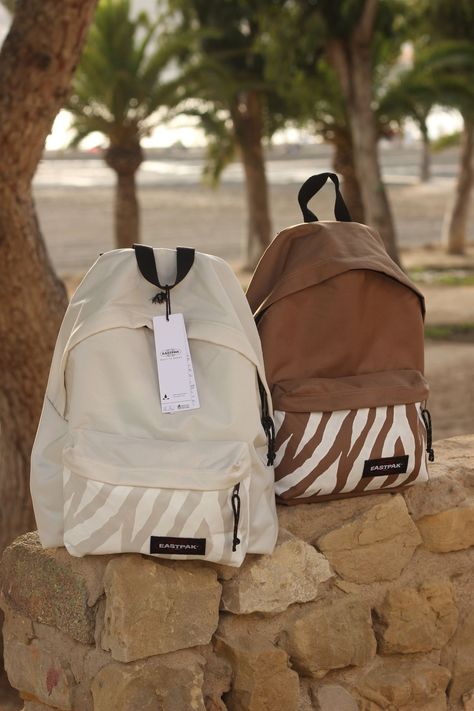 Eastpak Backpack, Aesthetic Backpack, Back To School Bags, House Extension Design, Extension Designs, Aesthetic Rooms, Fitness Inspo, Casual Women, Back To School