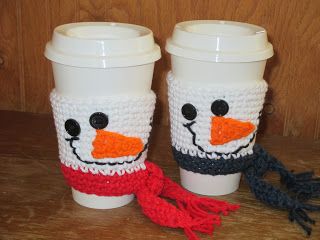 The Creative Home: Snowman Cup Cozy Snowman Cup, Snowman Cups, Crochet Coffee Cozy, Coffee Cup Cozy, Coffee Cup Sleeves, Crochet Snowman, Bottle Toppers, Mug Warmer, Christmas Cup