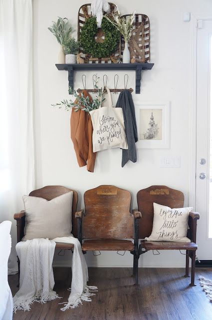 Perfecting the Homefront: Charming Home Tour - Town & Country Living Theater Seats, Foyer Decorating, Stackable Chairs, Theater Seating, Style Deco, Rustic Farmhouse Style, Creative Home Decor, Classic Decor, Joanna Gaines