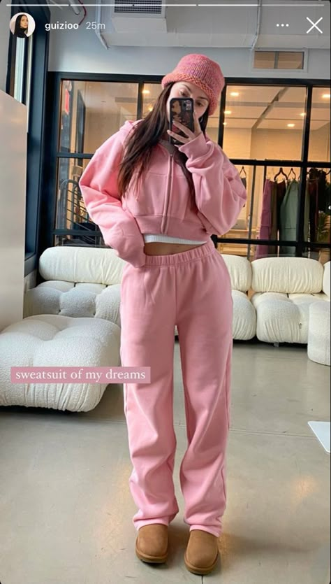 Pink Lazy Outfit, Pink Day Outfits, Pink Uggs Outfit, Pink Sweatpants Outfit, Pilates Workout Clothes, Outfit With Uggs, Pink Uggs, 34th Birthday, Uggs Outfit