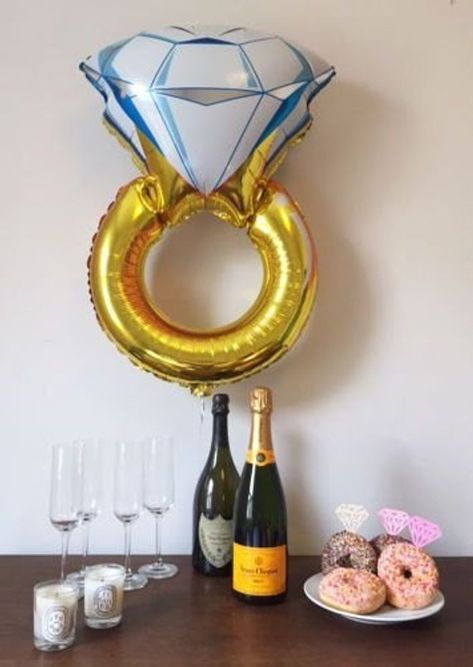 37 "gold Jumbo Diamond Ring Balloon/ Engagement Balloon/ Huge Balloon for wedding, photoshoot, party Engagement Party Balloons, Bridal Balloons, Engagement Brunch, Ring Balloon, Hen Ideas, Engagement Balloons, White Hen, Huge Balloons, Hen Party Decorations