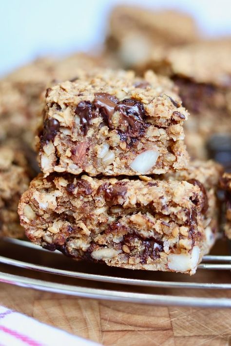 Easy Healthy Oatmeal, Dates Peanut Butter, Oatmeal Breakfast Bars Healthy, Breakfast Bars Healthy, Breakfast Bars Recipe, Healthy Oatmeal Breakfast, Oatmeal Breakfast Bars, Healthy Bars, Desserts Vegan