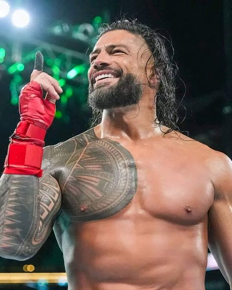 Joe Anoaʻi, Wwe Superstar Roman Reigns, Wwe Roman Reigns, Pro Wrestler, Wrestling Wwe, Professional Wrestler, Dark Academia Aesthetic, Academia Aesthetic, Roman Reigns