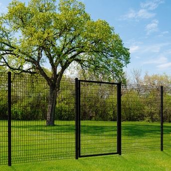 Metal Fence Ideas Steel, Diy Metal Fence, Property Fencing, Metal Fence Design, Metal Fence Ideas, T Post Fence, Aluminum Fence Gate, Metal Fence Gates, Fences Alternative