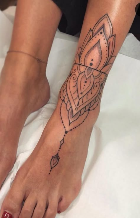 Ankle Tattoos For Women Mandala, Ankle Cuff Tattoo, Tattoo Bein Frau, Ankle Foot Tattoo, Cuff Tattoo, Ankle Tattoos For Women, Anklet Tattoos, Foot Tattoos For Women, Arm Band Tattoo