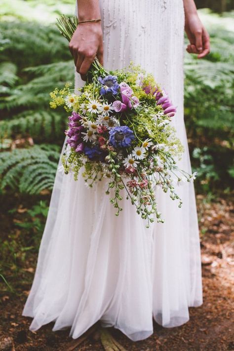 Bohemian Wedding Bouquet, Bouquet Champetre, Wildflower Wedding Bouquet, Spring Wedding Bouquets, Wildflower Bouquet, Wildflower Wedding, Woodland Wedding, Wedding In The Woods, World Of Interiors