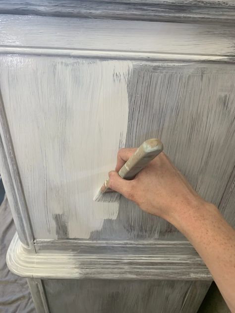 How to Paint Furniture White - Thrifted Nest White Painted Dresser, Paint Furniture White, Paint Dresser Diy, White Painted Dressers, Upcycled Furniture Before And After, Chalk Paint Furniture Diy, Painting Old Furniture, How To Paint Furniture, Diy Dresser Makeover