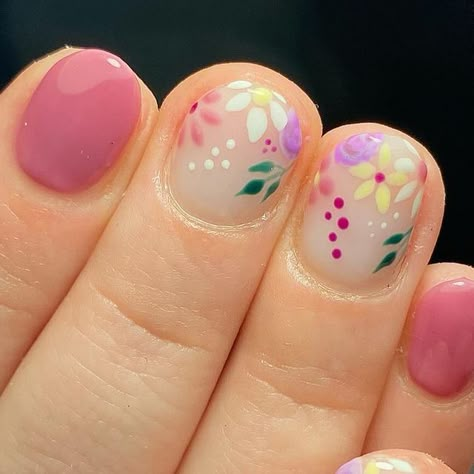 𝑁𝑎𝑖𝑙𝑠 𝑏𝑦 𝐷𝑎𝑛𝑛𝑖𝑒 ♡ on Instagram: "Floral nails just complete everything 🌷🌺💐🌸   _______   Colours @the_gelbottle_inc @gelossygels @brillbirduk @dali.artistic  Cuticle oil @luxe___oils   ________   #floralnails #florals #floraldesign #pinknails #springnails #nails #nailsnailsnails #nailsofinstagram #nailsart #nailsdesign #nailstagram #nailsonfleek #gelnails #nailsonfleek #hemafree #biab #biabnails #thegelbottle #nailsoftheday #instanails #floralnails #nailart #nailpolish #salon #loveglossify #scratchmag #showscratch #gelnail #gelpolish #gelmanicure #manicure #cutenails @nailsmagazine @nailitmedia @nailpromagazine @voguemagazine @graziauk @missguided @missguidedbeauty @nailinspolife @asos @asos_faceandbody @guildnewsbeauty @pro_beauty01 @premier.gel @scratchmagazine @highstree Floral Biab Nails, Subtle Floral Nails, Floral Nails Simple, Wildflower Nails, Floral Manicure, Bio Sculpture Gel Nails, Cute Simple Nails, Nail Art Techniques, Summery Nails