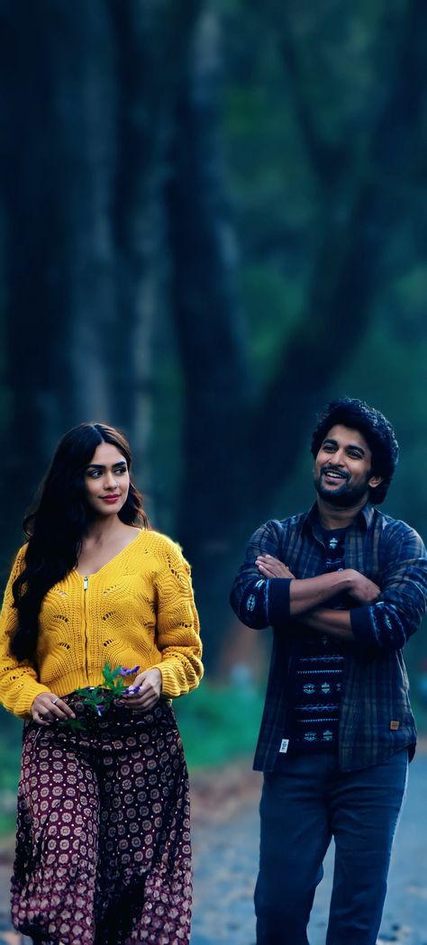 Hii Nana Movie Images, Nanum Rowdy Than Images Hd, Telugu Movies Aesthetic, Hi Nana Movie Images, Hi Nanna Mrunal Thakur Outfits, Hi Nanna Movie Pics Nani And Mrunal, Hi Nanna Movie Images, South Movie Couple, Hi Nana Movie Images Hd