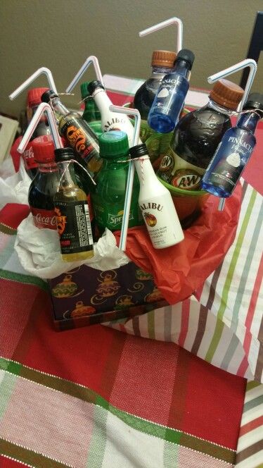 Mini alcohol bottles and mini soda bottles in a gift basket. Perfect as a gift to couples. Christmas Gift Baskets For Couples, Baskets For Couples, Alcohol Gift Baskets, Mini Alcohol Bottles, Gift Card Bouquet, Christmas Gift Baskets Diy, Liquor Gifts, Mini Liquor Bottles, Raffle Baskets