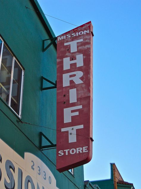 Go Thrifting Thrifting Tips, Thrift Store Shopping, Money Saving Mom, Thrift Store Crafts, Frugal Tips, Saving Ideas, Thrift Store Finds, Store Signs, Money Saver