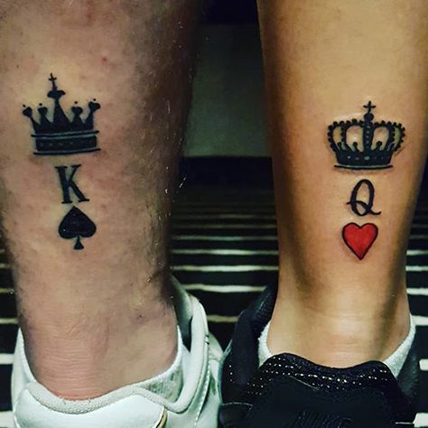 30 Top Design Ideas For Couple King And Queen Tattoos Queen Tattoos, King Queen Tattoo, Queen Crown Tattoo, Bow Tattoo Designs, Romantic Tattoo, Couple Matching Tattoo, Cute Couple Tattoos, Crown Tattoo Design, Couple Tattoos Unique