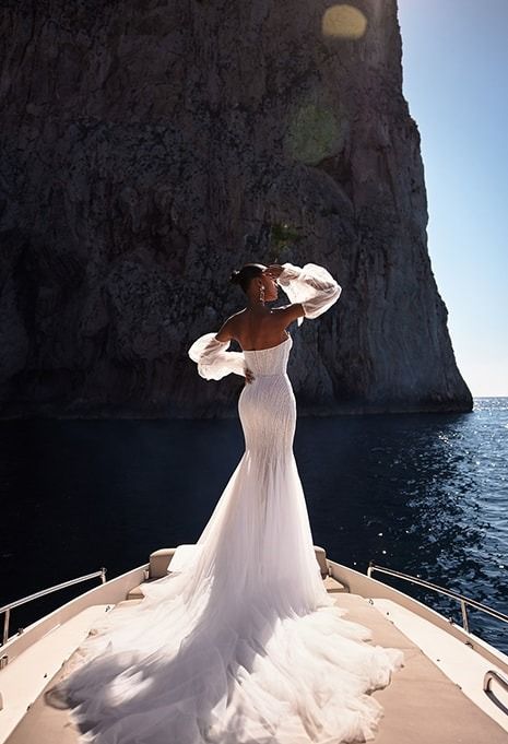 julie-vino-marissa-dress-image-5 Vanessa Morgan Wedding, Karoza Bridal, Julie Vino Wedding Dress, European Wedding Dresses, Modern Mermaid, Mermaid Wedding Gown, Modern Bridal Gowns, Vanessa Morgan, Wedding Dress Store