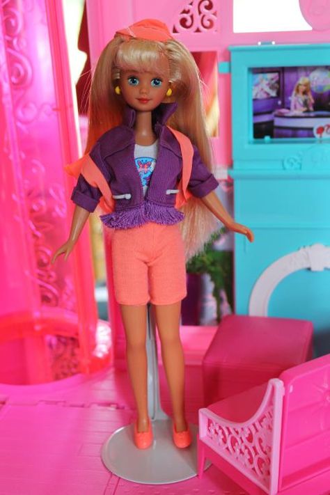 Camp Barbie Skipper® Doll Skipper Doll 90s, Camp Barbie, Skipper Barbie, Totally Hair Barbie, Lifeguard Chair, Barbie Hairstyle, Barbie 80s, Childhood Things, Barbie 90s