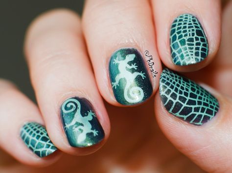 Lizard Nail Art, Lizard Skin, Green Gradient, Style Goals, Stamping Nail Art, How To Save Money, My Travel, Fire Nails, Nails Ideas