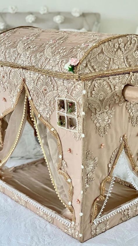 shaadisaga on Instagram: This stunning & traditional style Palki is just what you need for your Trousseau Packaging 😍✨ Save this NOW !! . . Palki -… Bridal Trousseau Packing List, Bridal Trousseau Packing, Wedding Palki, Laser Valentine, Packing Ideas For Wedding, Indian Wedding Invitation Box, Chhab Decoration, Doillies Crochet, Marriage Preparation