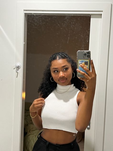 Crop Top Turtle Neck Outfits, Turtle Neck Crop Top Outfit, Turtle Neck Outfits, Neck Tie Top, White Turtle Neck, Crop Top Outfit, Wardrobe Capsule, Turtle Neck Crop Top, Top Outfit