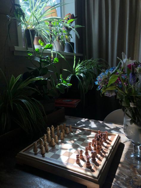 Chess Room Aesthetic, Chess Table Aesthetic, Chess Board Decor, Chess Board Aesthetic, Chess Setup, Ashley Aesthetic, Chess Guide, Chess Room, Board Game Room