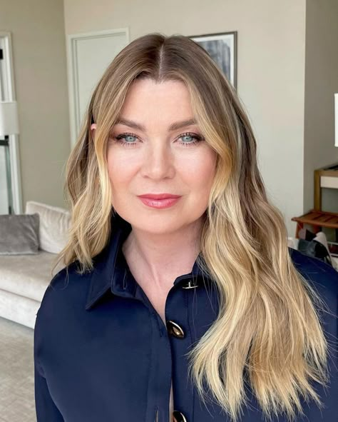 Meredith Grey Hair Color, Meredith Grey Haircut, Ellen Pompeo Hair, Meredith Grey Hair, Greys Anatomy Meredith, Drew Barrymore Style, Greys Cast, Grey Blonde, Beachy Hair