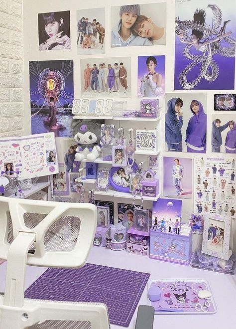 Purple Room Aesthetic, Cyberpunk Room, Purple Desk, Kawaii Room Ideas, Desk Inspo, Bedroom Decor For Teen Girls, Desk Inspiration, Purple Rooms, Aesthetic Space