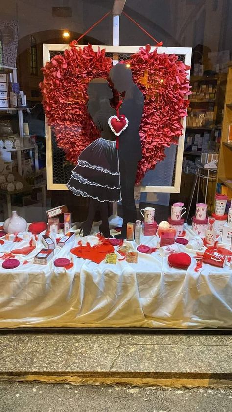 Window Displays Retail Store Fronts Valentines Day, Window Display Retail, San Valentine, Store Window, St Valentin, Window Display, Decoration Design, San Valentino, Birthday Candles