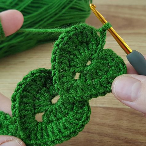 Crochet Leaf Crown, Crochet Leaves On Vine, Crochet Vines And Leaves Pattern, Crochet Ivy Leaf, Leaf Vine Crochet, Crochet Branch With Leaves, Leaf Crown, Crochet Plant, Crochet Leaves