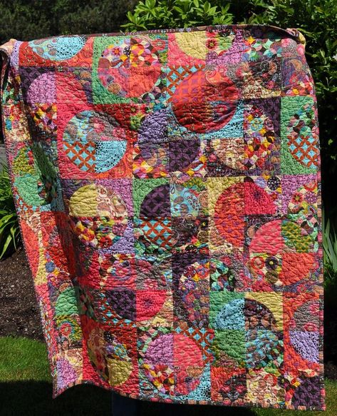 Rachel Nachmias, Holly Williams, Quilt Pictures, Drunkards Path Quilt, Beach Blankets, Drunkards Path, Amazing Quilts, Jen Kingwell, Bohemian Fabric