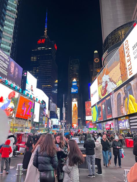 Times Square Pictures Ideas Night, Times Square Pictures Ideas, Nyc Night Pics, Nyc Night Time, Times Square Aesthetic Night, Night Time Nyc Aesthetic, Nyc Aesthetic Night Times Square, Mood Instagram, Nyc Trip