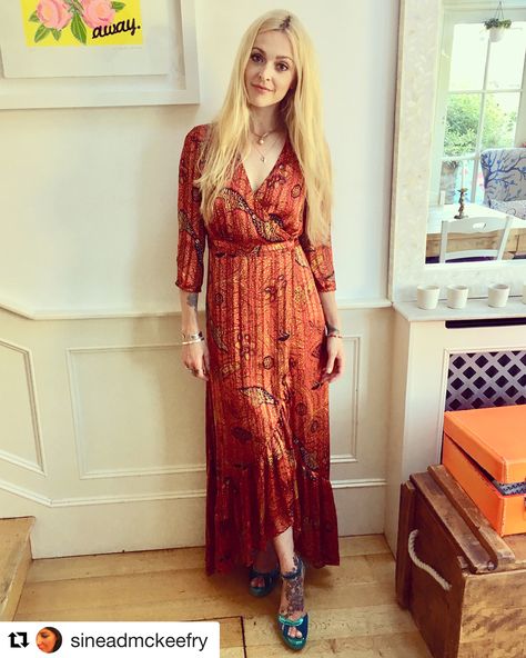 Fearne Cotton Style, Hourglass Outfits, Fearne Cotton, Clarence House, Cotton Style, Chiffon Dress, Blonde Hair, Wrap Dress, Chiffon