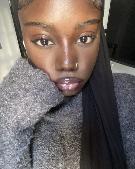 Straight Laminated Brows, No Lashes Makeup Look, No Eyelashes, Uk Winter, Straight Eyebrows, Straight Brows, Cute Lashes, Bushy Eyebrows, Butterfly Makeup