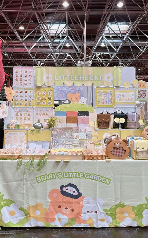 Ying 🧸 Anime Expo L31 (@littlehecki) on X Anime Expo Booth, Small Art Business Aesthetic, Artist Alley Setup, Artist Alley Display, Gemini Dragon, Art Festival Booth Display, Festival Booth Display, Artist Catalogue, Art Festival Booth