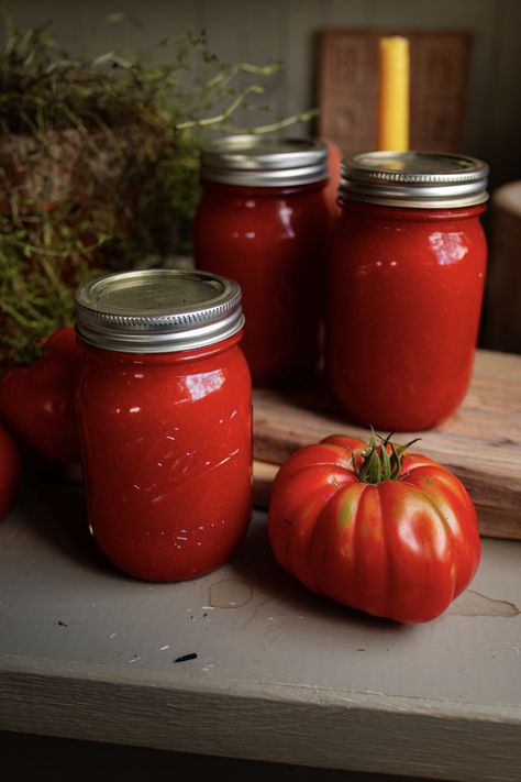 The Best of Season: 10 Old-Fashioned Summer Recipes to Try Tomato Sauce Canning Recipe, Tomato Canning Recipes, Tomato Sauce Canning, Canning Tomatoes Water Bath, Canning Tomato Sauce, Salsa Pasta, Canning Tomato Juice, Canning Green Tomatoes, Tomato Canning