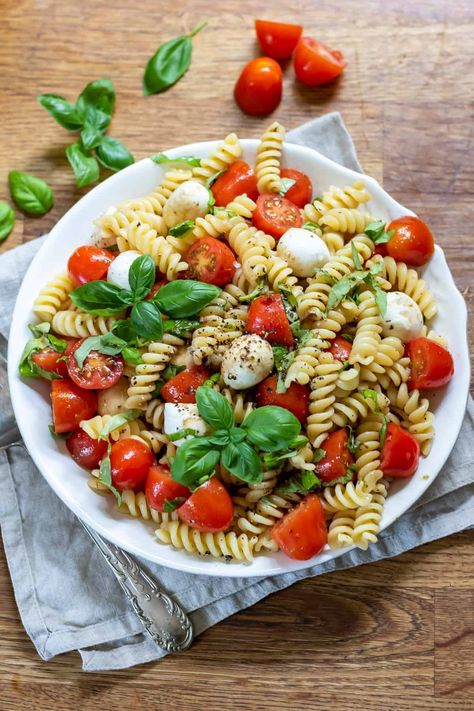 This Caprese Pasta Salad is packed full of fresh flavors and is perfect for any occasion! Whether you are serving it as a side dish or the main event, this mix of tomatoes, mozzarella, basil, and pasta is a great way to enjoy the fresh taste of summer. Caprese Basil Pasta Salad, Tomato Caprese Pasta Salad, Mozzarella Pasta Salad, Caprice Salad, Mozzarella Balls Recipe, Basil Pasta Salad, Tomato Pasta Salad, Caprese Pasta Salad, Tomato Basil Pasta