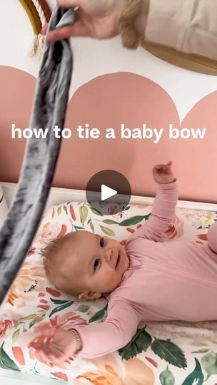 Baby Bows Diy, Diy Baby Bows, Baby Car Seat, Hacks Clothes, Baby Bow Headband, Baby Bow, Fashion Hacks, Baby Head, Diy Bow