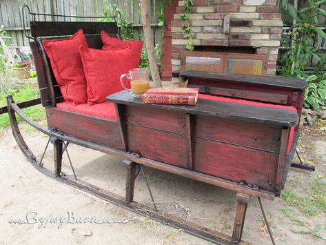 Diy Sleigh, Furniture Ads, Sleigh Bed, Luge, Sleigh Beds, Garden Yard Ideas, Barn Style, Recycled Furniture, Sled