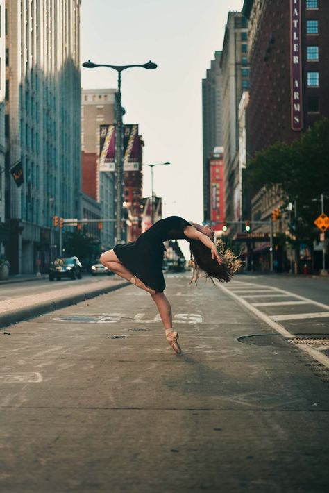 Ballet in the City® (@balletincity) | Twitter Isabella Boylston, Beauty Uniforms, Inspiration Photoshoot, Ballerina Project, Love Dance, American Ballet Theatre, Dance Like No One Is Watching, Ballet Theater, Ballet Photos