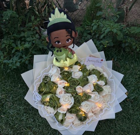 Mario Flower Bouquet, Princess Tiana Bouquet, Princess Tiana Flower Bouquet, Shrek Bouquet, Princess And The Frog Flowers, Princess And The Frog Flower Bouquet, Cartoon Flower Bouquet, Easter Bouquet Ideas, Tiana Bouquet