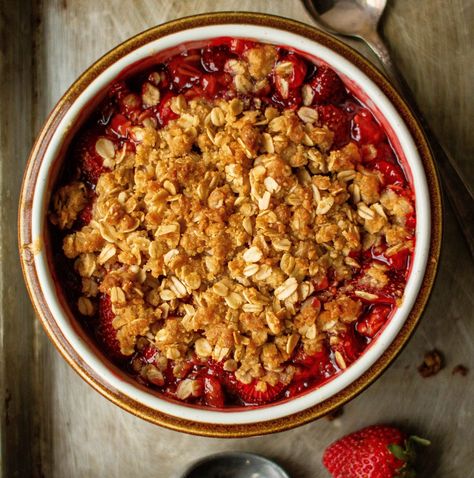 Small Batch Strawberry Crisp for Two Teen Snacks, Healthy Strawberry Dessert, Strawberry Crisp Recipe, So Much Food, Strawberry Crisp, Small Batch Baking, Fruit Crisp, Healthy Strawberry, Dessert For Two