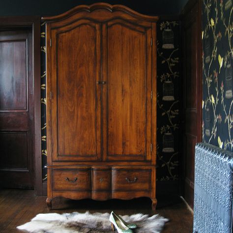 Dahl House, 1920s Home Decor, Bedroom Wardrobe Ideas, Most Comfortable Bed, Wooden Closet, Antique Wardrobe, French Wardrobe, Vintage Cupboard, French Armoire