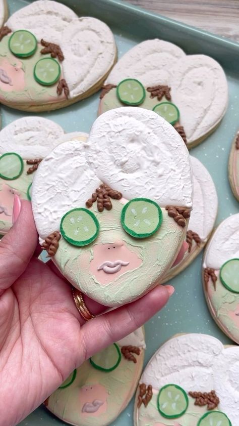 Spa Day Cookies Decorated, Spa Day Cookies, Hot Tub Decorating, Spa Cookies, Decorative Cookies, Themed Cookies, Spa Birthday, Cookie Videos, Cookies Decorated