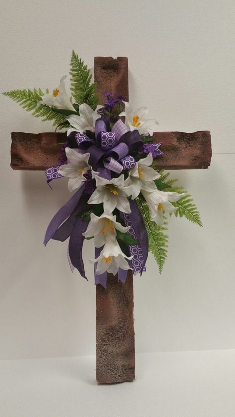 Easter Crosses Decorations, Cemetary Flowers Grave Decorations Diy Easter, Easter Flower Arrangements For Grave, Easter Flower Cross, Easter Cross Decor, Easter Crosses Crafts Diy, Easter Cross Decorations, Easter Flowers For Church, Cross Wreath Tutorial