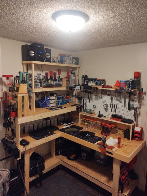 Hunting Storage, Outdoor Shooting Range, Reloading Room, Garage Workbench Plans, Colorado Cabins, Reloading Bench, Garage Work Bench, Workbench Plans, Home Workshop