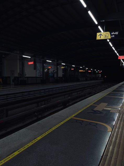 Kochi Night View, Kochi Night, Kochi Metro, Lightning Photography, Hands Drawing, Heart Hands Drawing, Self Portrait Poses, Chill Photos, Night Vibes