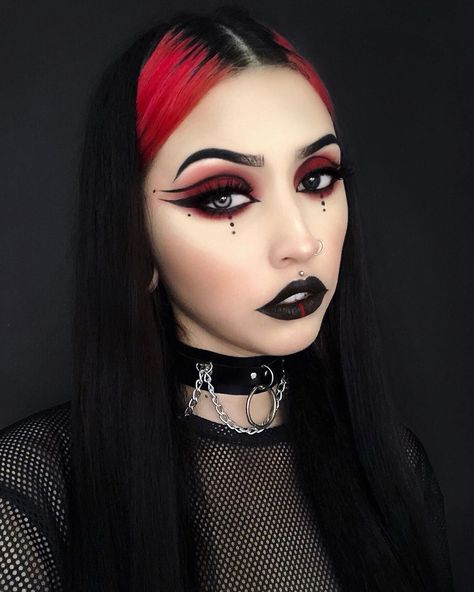 Goth Moodboard, Punk Rock Makeup, Black Goth Makeup, Sith Makeup, Goth Eyeliner, Black And Red Makeup, Gothic Eye Makeup, Lila Make-up, Witchy Makeup