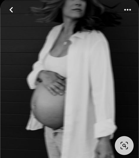 Maternity City Photography, Trendy Maternity Photoshoot, Minimal Maternity Shoot, Editorial Maternity Shoot, Pregnancy Fits, Editorial Maternity, Motion Blur Photography, Studio Maternity Shoot, Announcement Photoshoot