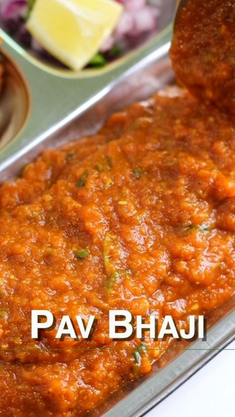 Pav Bhaji Recipe Mumbai, Pav Bhaji Recipe, Soft Dinner Rolls, Salat Wraps, Indian Fast Food, Mumbai Street, Southern Thanksgiving, Baking Spices, Bhaji Recipe