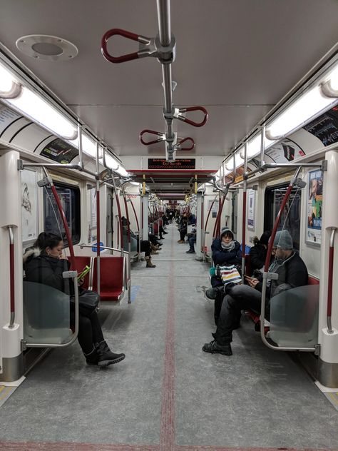 Toronto Subway trains are real long Room References, Toronto Subway, Toronto Images, Photoshop Ideas, Rapid Transit, Subway Train, Travel Canada, Canvas Painting Designs, Painting Designs