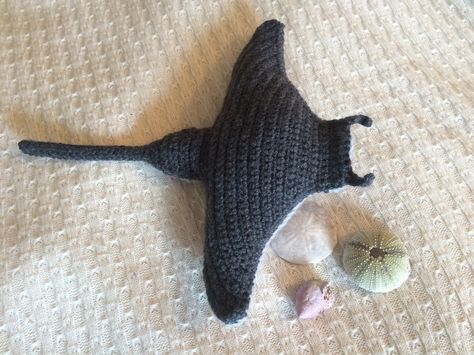 Crochet Manta Ray! From Simply Hooked: my knotty habit! Manta Ray Crochet Pattern, Crochet Manta Ray Pattern Free, Manta Ray Crochet Pattern Free, Sting Ray Crochet, Crochet Stingray Pattern Free, Crochet Manta Ray, Crochet Ray, Crochet Stingray, Knit Toys